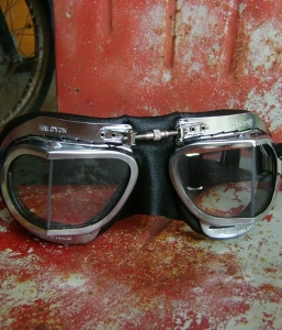 Halcyon – Mark 49 Chrome with Black Goggles